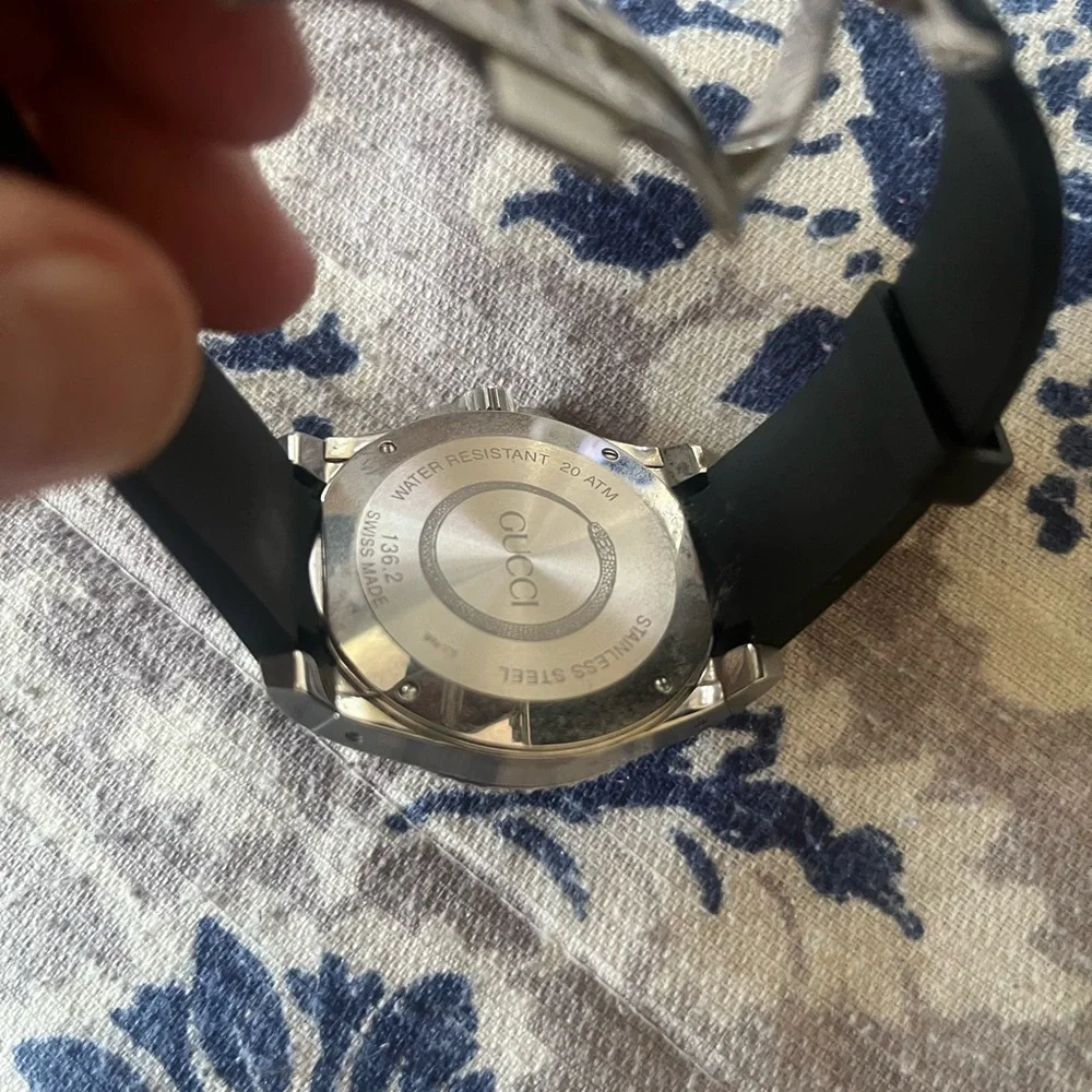 Beautiful Gucci Diver 45mm Luminous Rubber Strap Mens Watch 100% authentic🇮🇹! - Picture 4 of 8